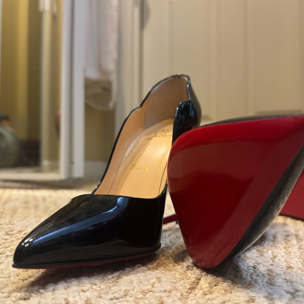 Christian Louboutin Black Patent Leather Red Bottom Pumps Size 37 / US 7 NIB - Picture 1 of 11
